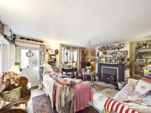 Sitting Room- click for photo gallery